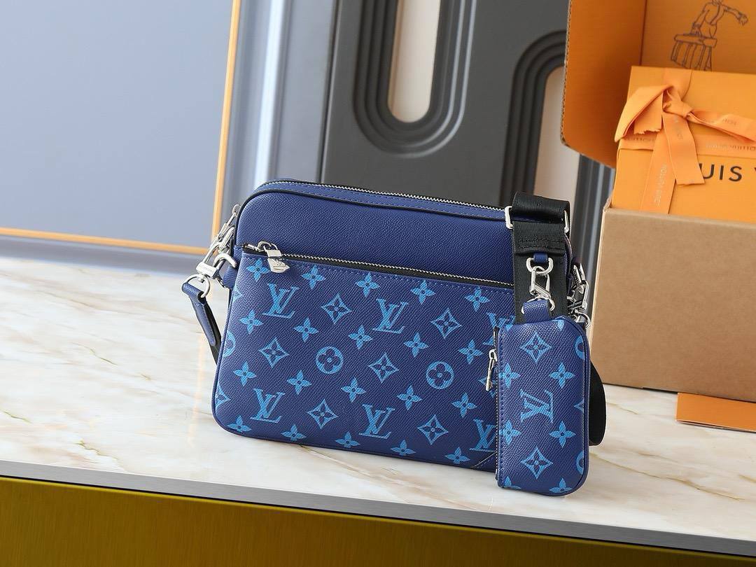 Lv Man’s Bag

Good Quality 

With Box 
🎁🎁🎁

95 dhs❣️

Zain250
♥️♥️♥️