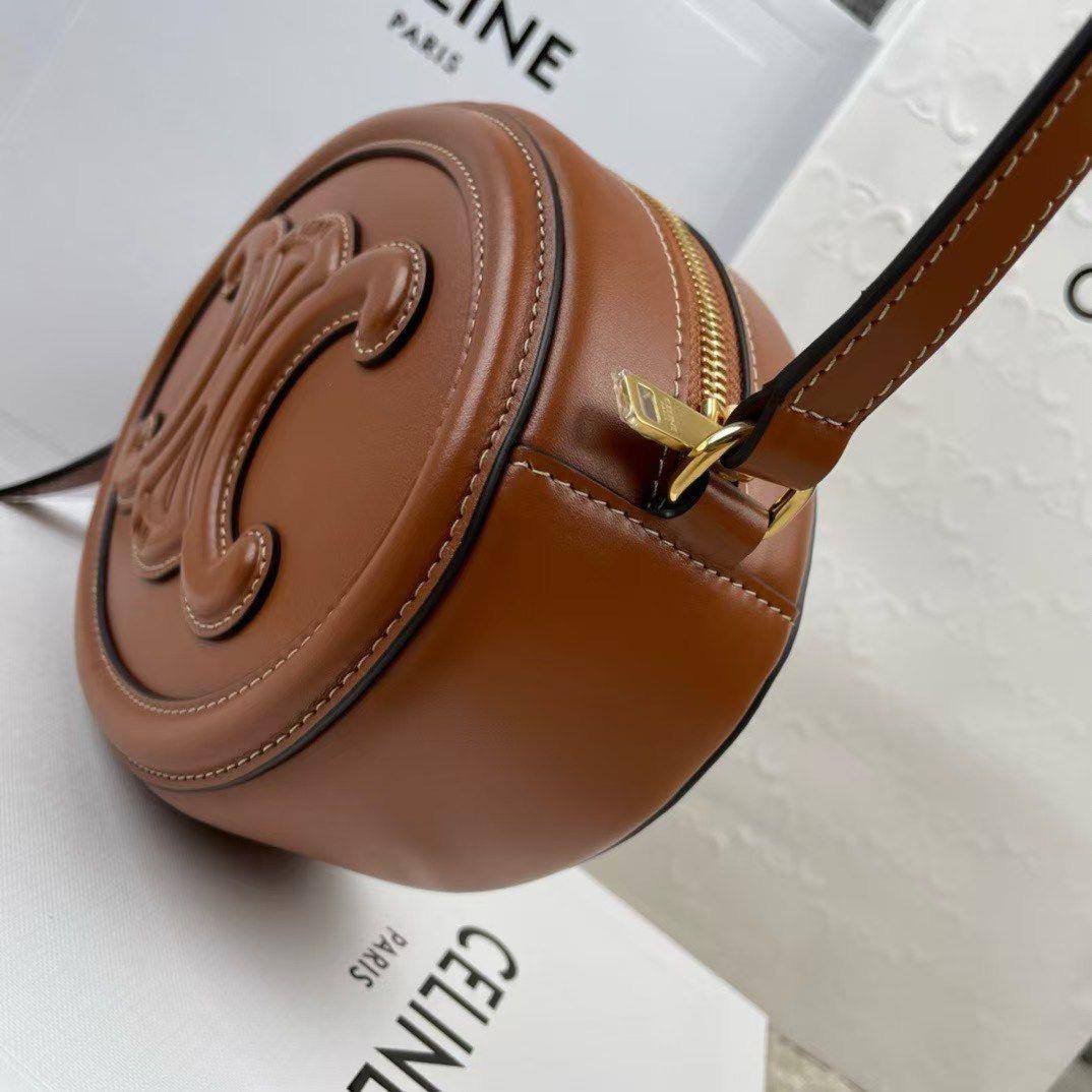 Celine Cuir Triomphe oval crossbody bag🥀

For Price 👇 WhatsApp✅
0568585901 
0507557372
0552275751 Owner Zain 👌

Zain71
♥️♥️♥️