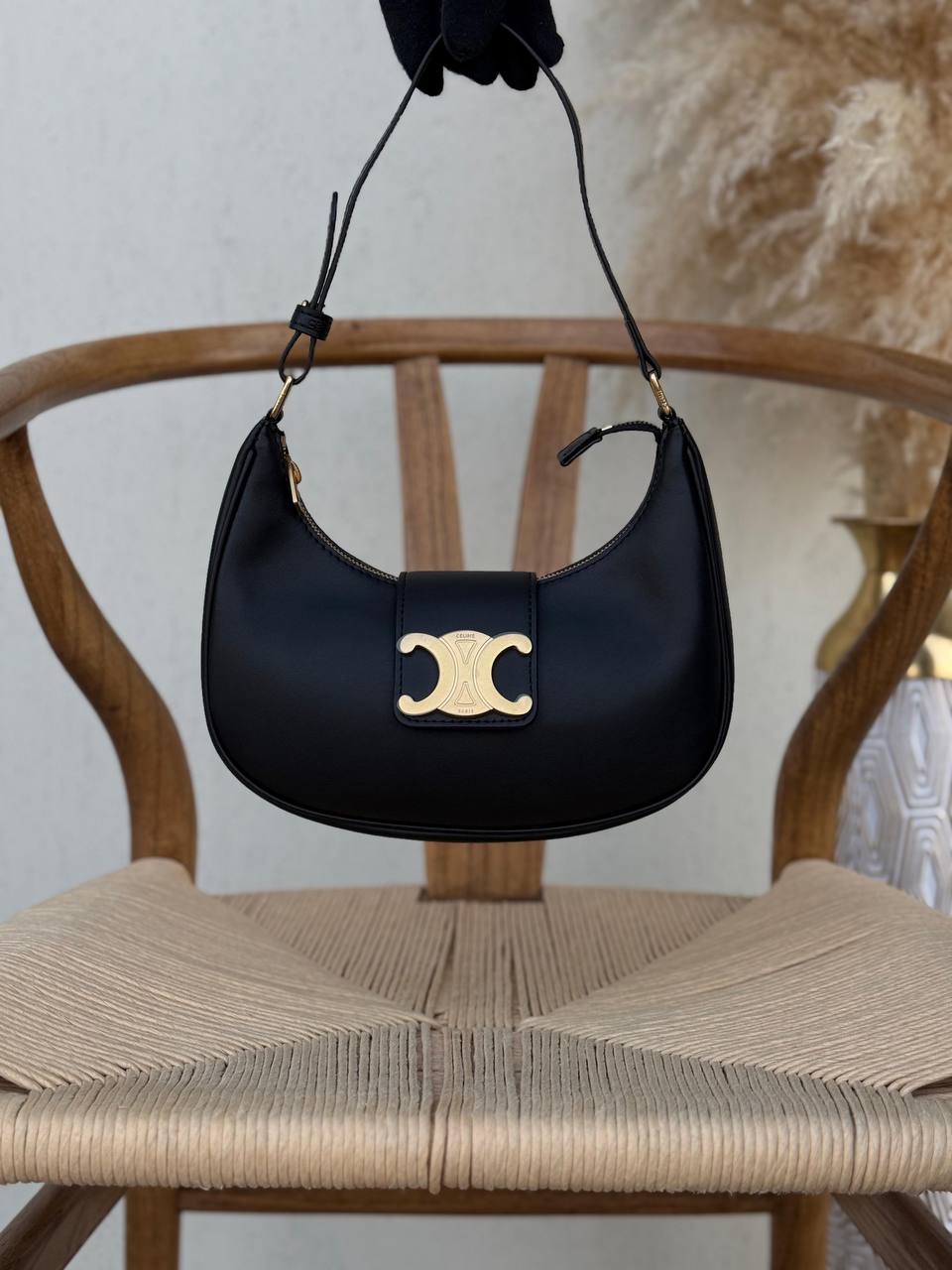 CELINE
24cm
320 dhs🇦🇪
Top quality 
With box🎁

Zain167
♥️♥️♥️