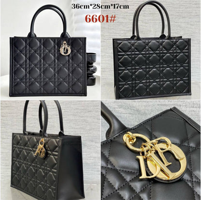 DIOR 
GOOD QUALITY
  MEDUIM SIZE 
90 dhs✅
36CM

Zain39
♥️♥️♥️