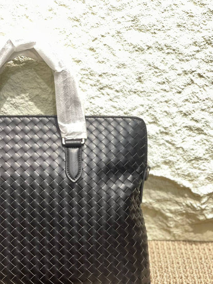 BOTTEGA VENETA
*Laptop Bag*
*Master Quality*
550 dhs✅

Zain179
♥️♥️♥️