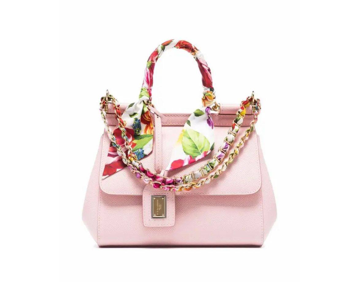 D&G
110 dhs🪙🌨️
high quality 
With box 25Cm

Zain26
♥️♥️♥️