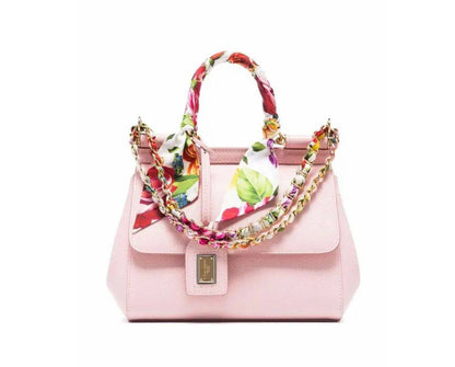 D&G
110 dhs🪙🌨️
high quality 
With box 25Cm

Zain26
♥️♥️♥️