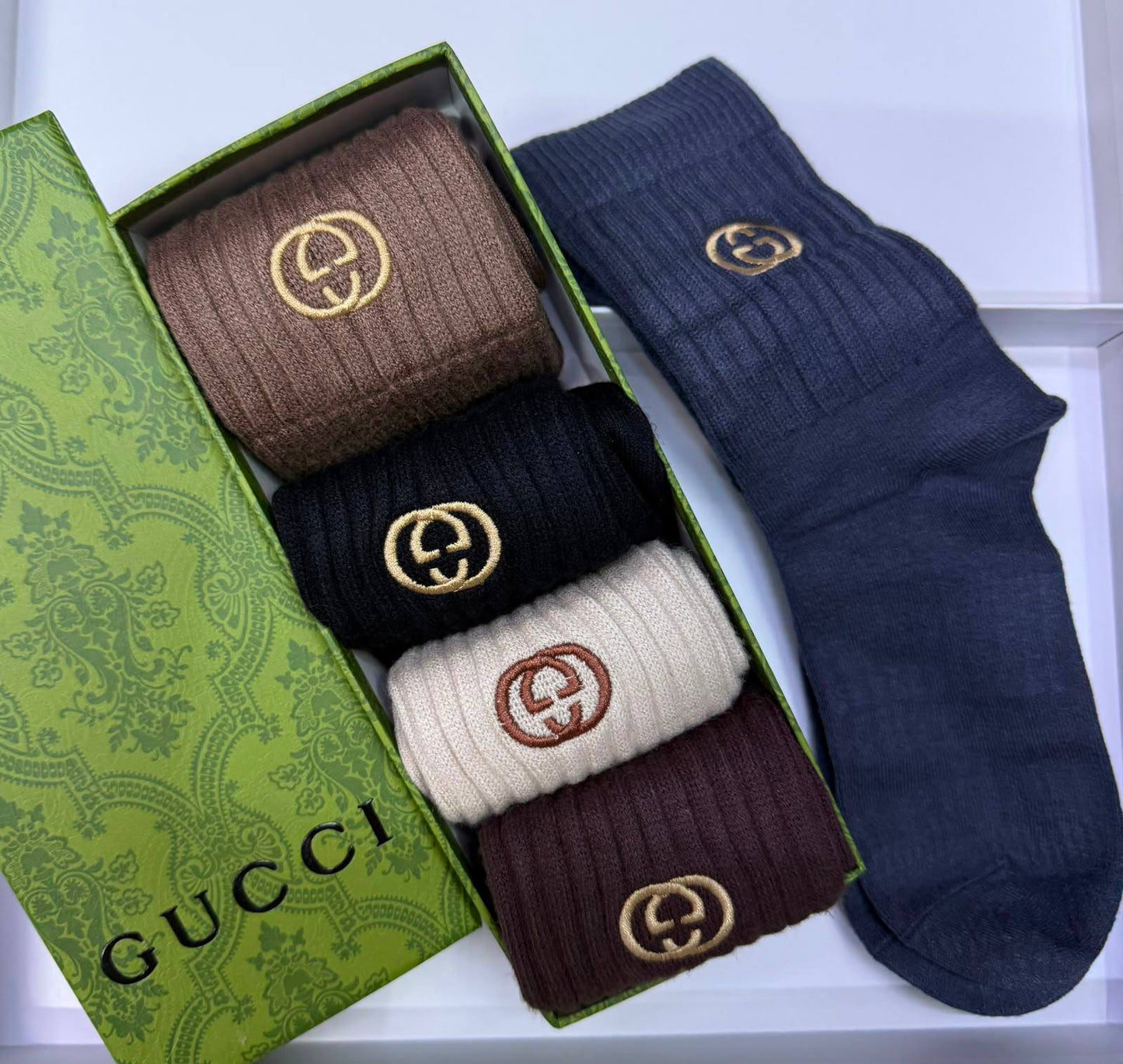 Socks
With box 
45 dhs✅
Inside box…5pc

Zain93
♥️♥️♥️
