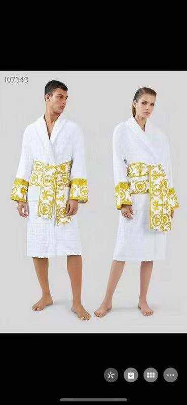 *New collections*                                                
VERSACE BATHROBE
*Super Master quality*
*Sizes:FREE SIZE*

690 dhs✅

Zain308
♥️♥️♥️