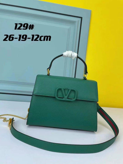 🎊Big Offer 🎉
💎Valentino V Sling
1⃣️First quality 
Size : 26 *19 cm
Offer price 
75 dhs🪙🌺
with box 🎁

Limit Stock

Zain115
♥️♥️♥️