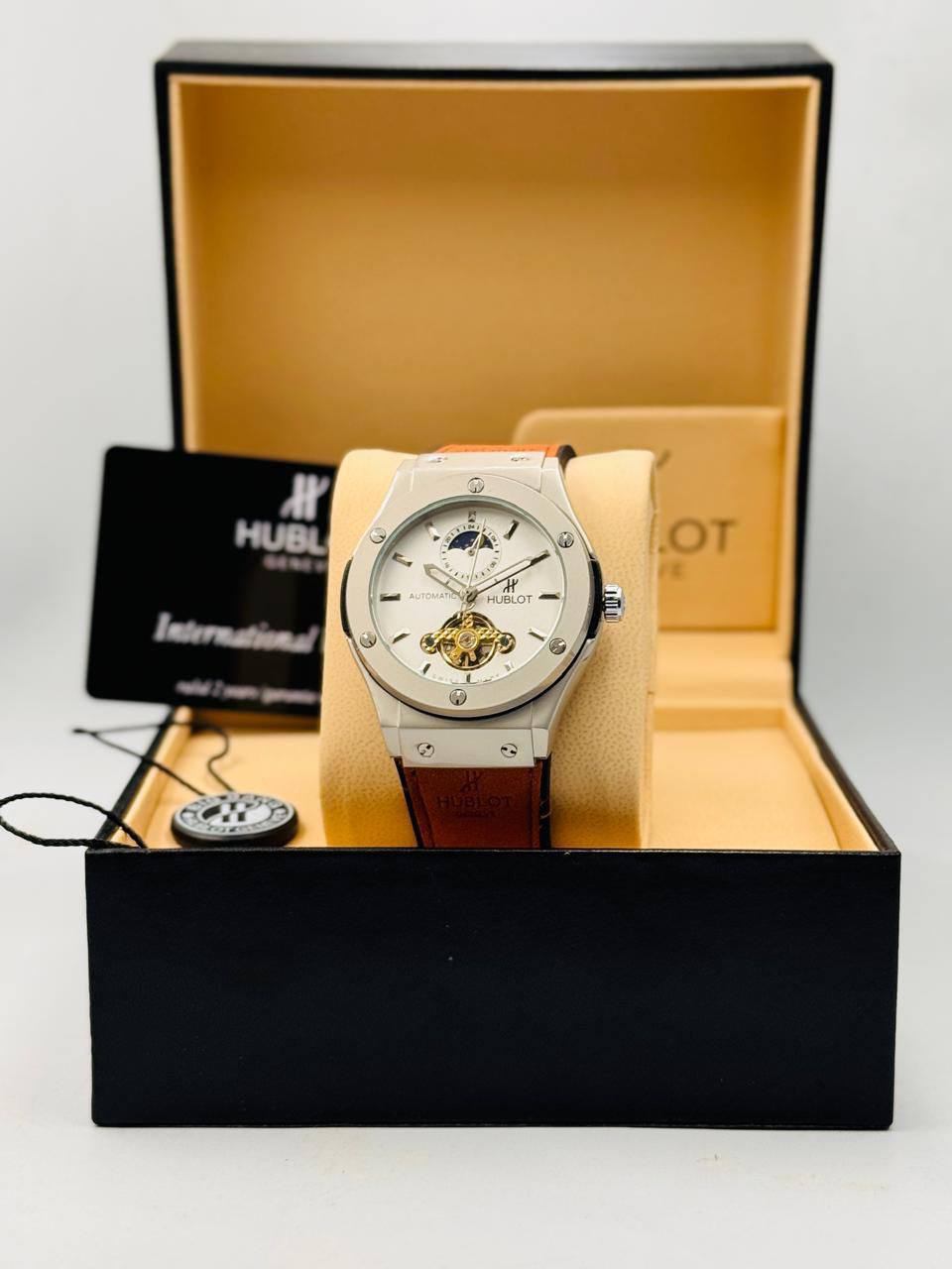 Hublot Automatic Men
*First quality*🔥
140 dhs🪙💕

Zain08
♥️♥️♥️