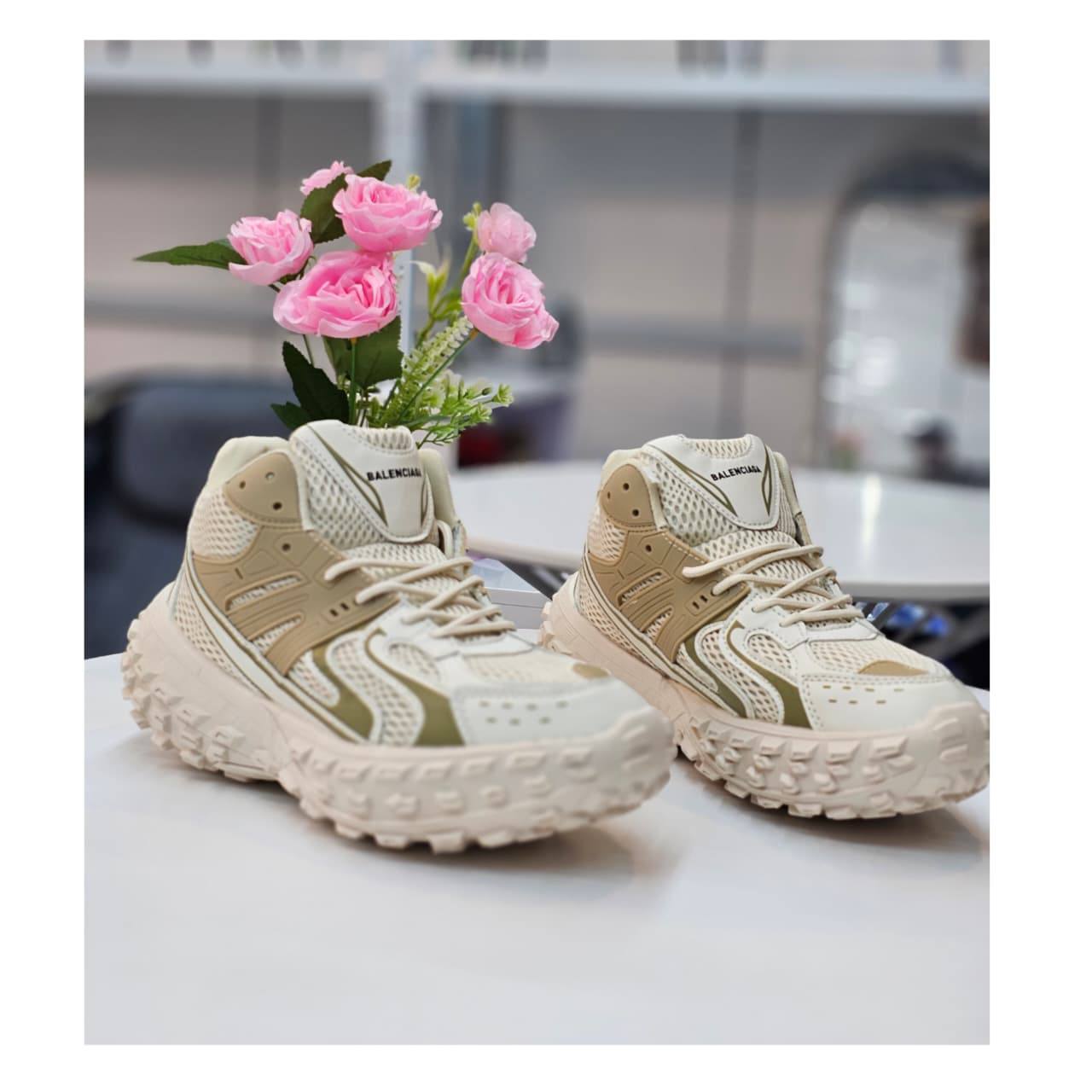 Balenciaga
Size 40to45     
90 dhs🪙🌨️

Zain163
♥️♥️♥️