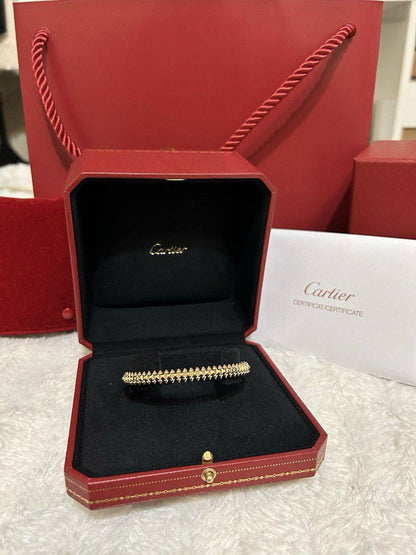 Cartier Clash❤️‍🔥*
Bangle💥
Super master quality 💯
With normal boxes 📦 
70 dhs✅
With master box 🗃️ 
120 dhs✅

Zain216
♥️♥️♥️
