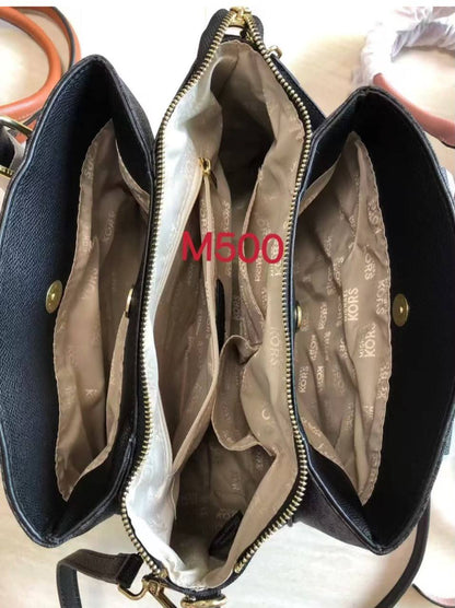 MK
110 dhs🇦🇪🇦🇪
Size:30*11*23

Zain07
♥️♥️♥️