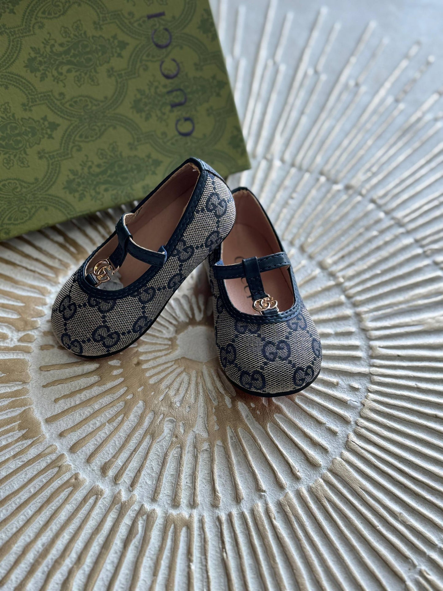 New collection{}
Brand:Gucci
 Super master quality 😍
Size:21To28
250 dhs🪙🌨️

Zain261
♥️♥️♥️