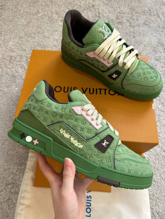 170LV
High Quality
170 dhs✅
Size 39 to 45 

Zain183
♥️♥️♥️
