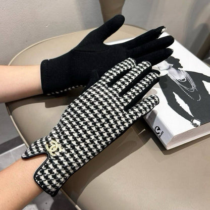 CHANEL GlOVES

VVIP QUALITY

WITH ORRIGINAL BOX

320 dhs🇦🇪🇦🇪🇦🇪

Zain281
🇦🇪🇦🇪🇦🇪