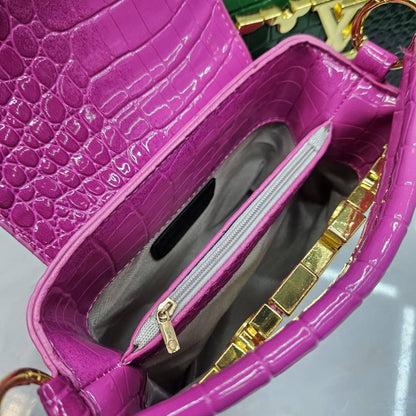 LV
ᴄᴀᴘᴜᴄɪɴᴇs ᴄʀᴏᴄᴏᴅɪʟᴇ
ɢʟᴏssʏ ʟᴇᴀᴛʜᴇʀ ᴍᴀᴛᴇʀɪᴀʟ
ɢᴏʟᴅ ʜᴀʀᴅᴡᴀʀᴇ
sɪᴢᴇ : 20cm
ᴡɪᴛʜ box 
75 dhs✅

Zain56
♥️♥️♥️