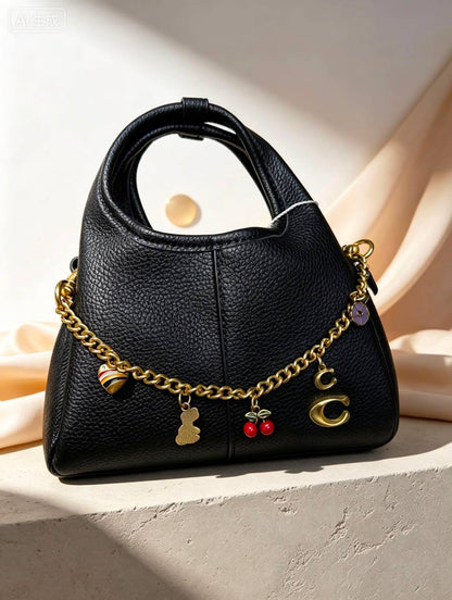 Coach
105 dhs✅
size：20cm
High-quality with box

Zain35
♥️♥️♥️