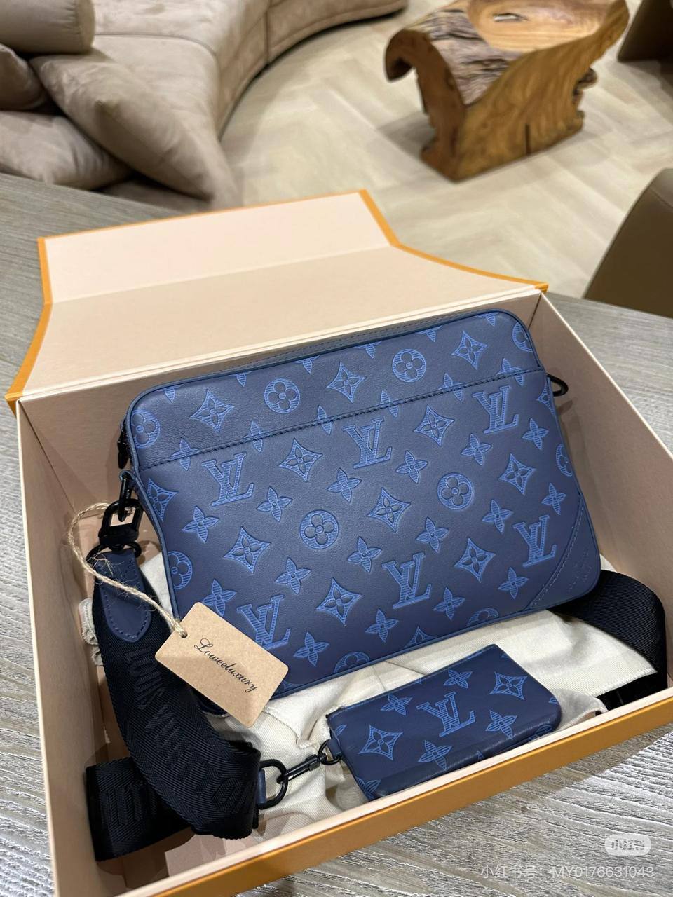 Men's Cross body Bag 
210 dhs❣️ 

With Box
🎁🎁🎁

Zain33
♥️♥️♥️