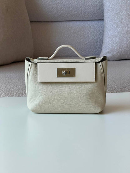 Hermes 
  22cm💕master quality😍with box❤️
380 dhs✅

Zain52
♥️♥️♥️