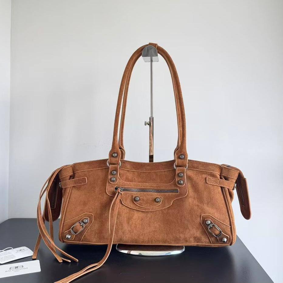 BALENCIAGA 

COPY ONE 

NEW CAME 
175 dhs🇦🇪🇦🇪
Zain295
Zain17
♥️♥️♥️