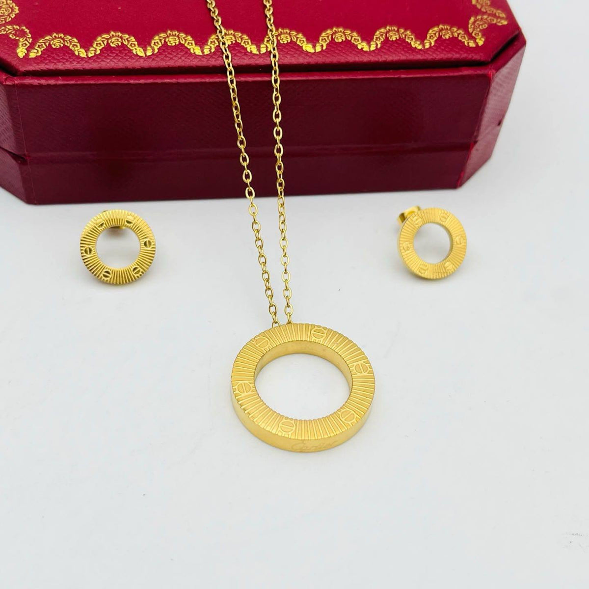 New arrival 
Cartier stainless steel with 18k gold plated set of 2 
45 dhs✅✅
65 dhs✅✅with normal box

Zain243
♥️♥️♥️