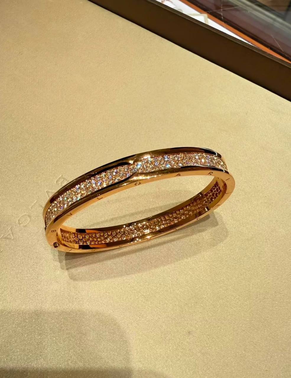 Bulgari bangle

Master quality 

110 dhs🇦🇪🇦🇪
normal box 📦

Zain48
♥️♥️♥️