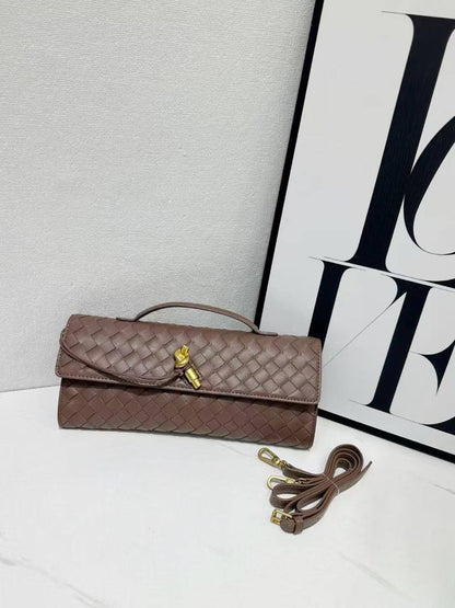 Bottega

High quality

With box 

105 dhs💓

Zain50
♥️♥️♥️