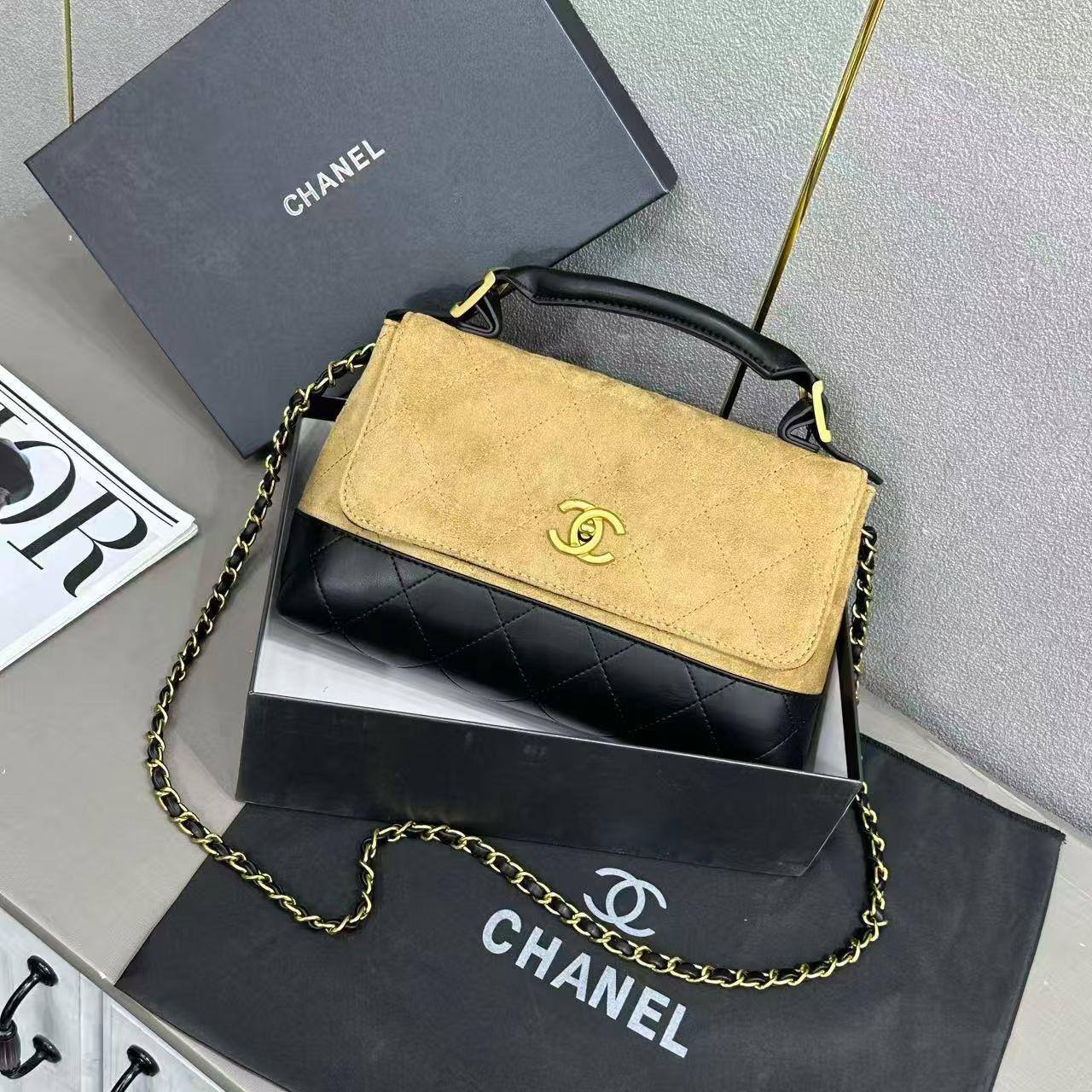 🍁 Chanel 25A
1⃣️ First quality +🎁
Size : 29 * 18 * 8 cm
85 dhs✅
with box🎁

Zain1-5
♥️♥️♥️