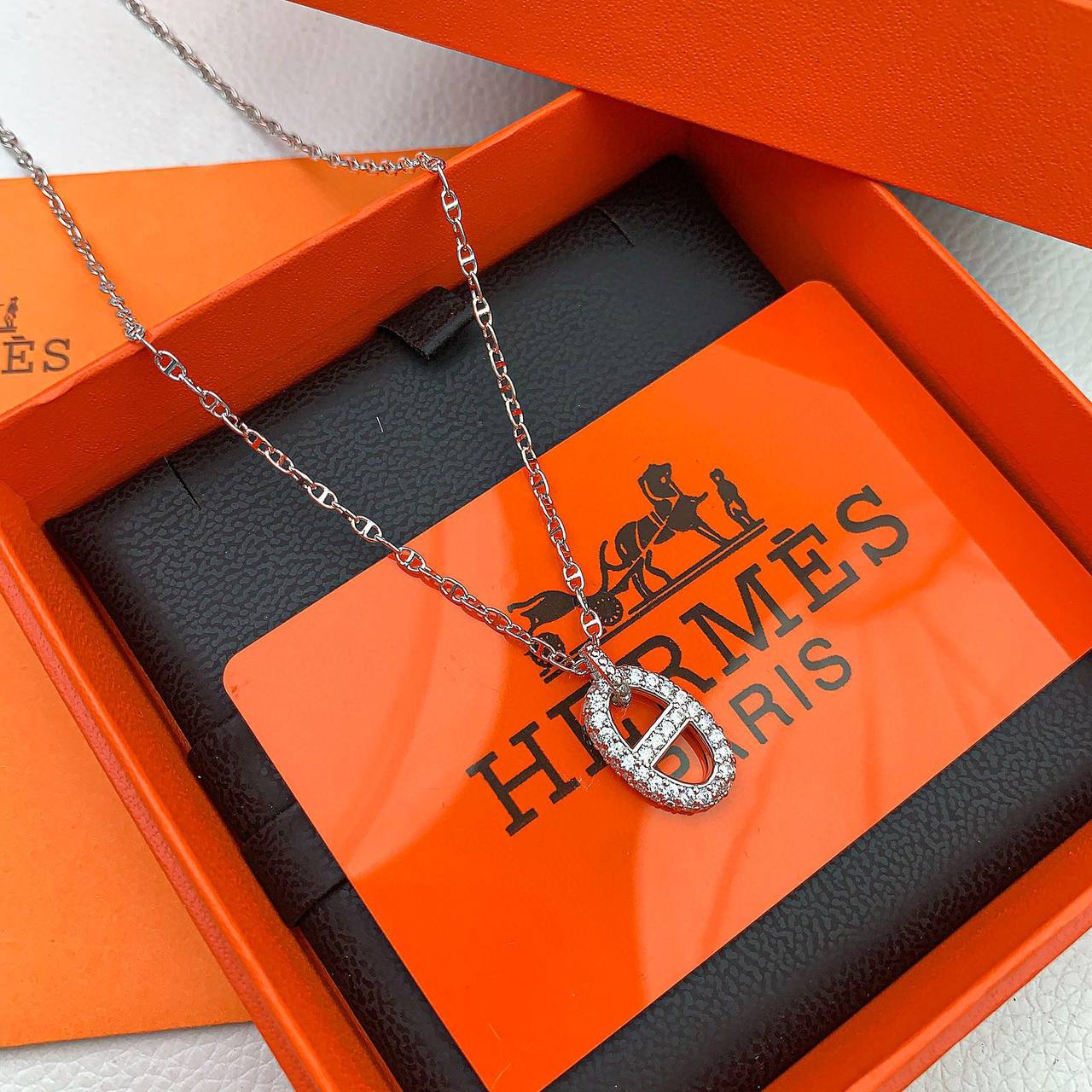 Hermes Set 🍁
Necklace 
Earrings 
Bracelet 

Master quality 🌺
140 dhs🪙
normal box 📦

Zain48