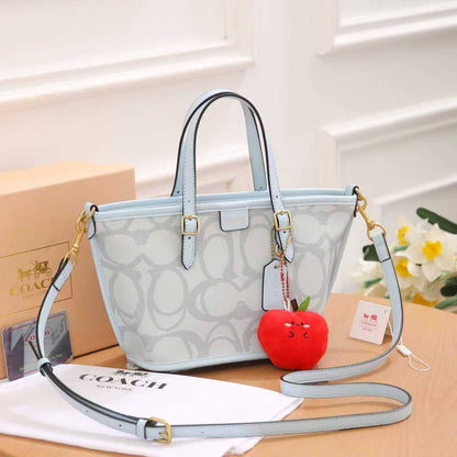 Coach  
90 dhs💓
SIZE: 21*12*16 CM👌👌

Zain74
♥️♥️♥️