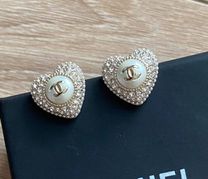 Chanel set
Necklace 
Earrings 
Bracelet 
*Master quality* 🪎

*140* AED normal box 📦

Zain48
♥️♥️♥️