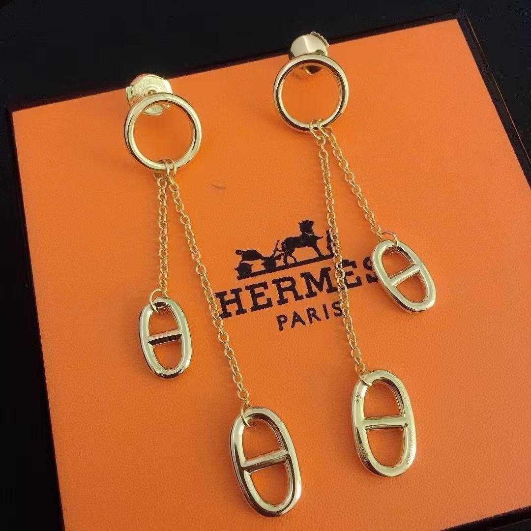 Hermes ❤️‍🔥*
Earring 🐦‍🔥
Master quality 💯
With normal boxes 🗃️ 
55 dhs✅
With master box 📦 
70 dhs✅

Zain216
♥️♥️♥️