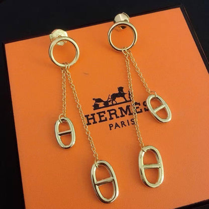 Hermes ❤️‍🔥*
Earring 🐦‍🔥
Master quality 💯
With normal boxes 🗃️ 
55 dhs✅
With master box 📦 
70 dhs✅

Zain216
♥️♥️♥️
