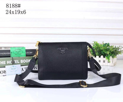 Prada
110 dhs✅

Zain143
♥️♥️♥️