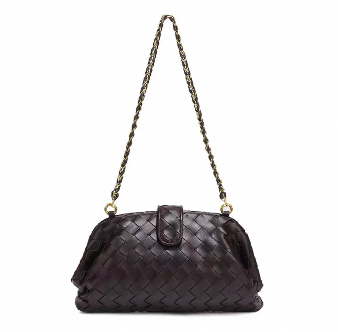 Bottega

100 dhs

with box
size 24cm

Zain26
