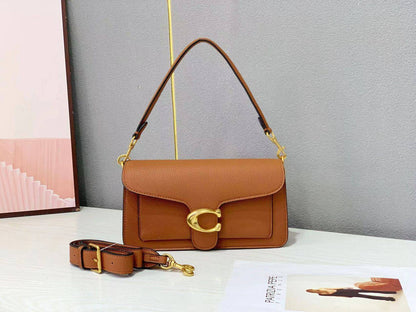 Coach
 with box
🎁🎁🎁

size :26×14.5×8  
100 dhs❣️

Zain114
♥️♥️♥️