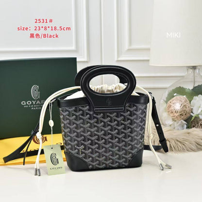 Goyard

 With box
🎁🎁🎁

 size:23×8×18.5cm  
115 dhs❤️

Zain114
♥️♥️♥️