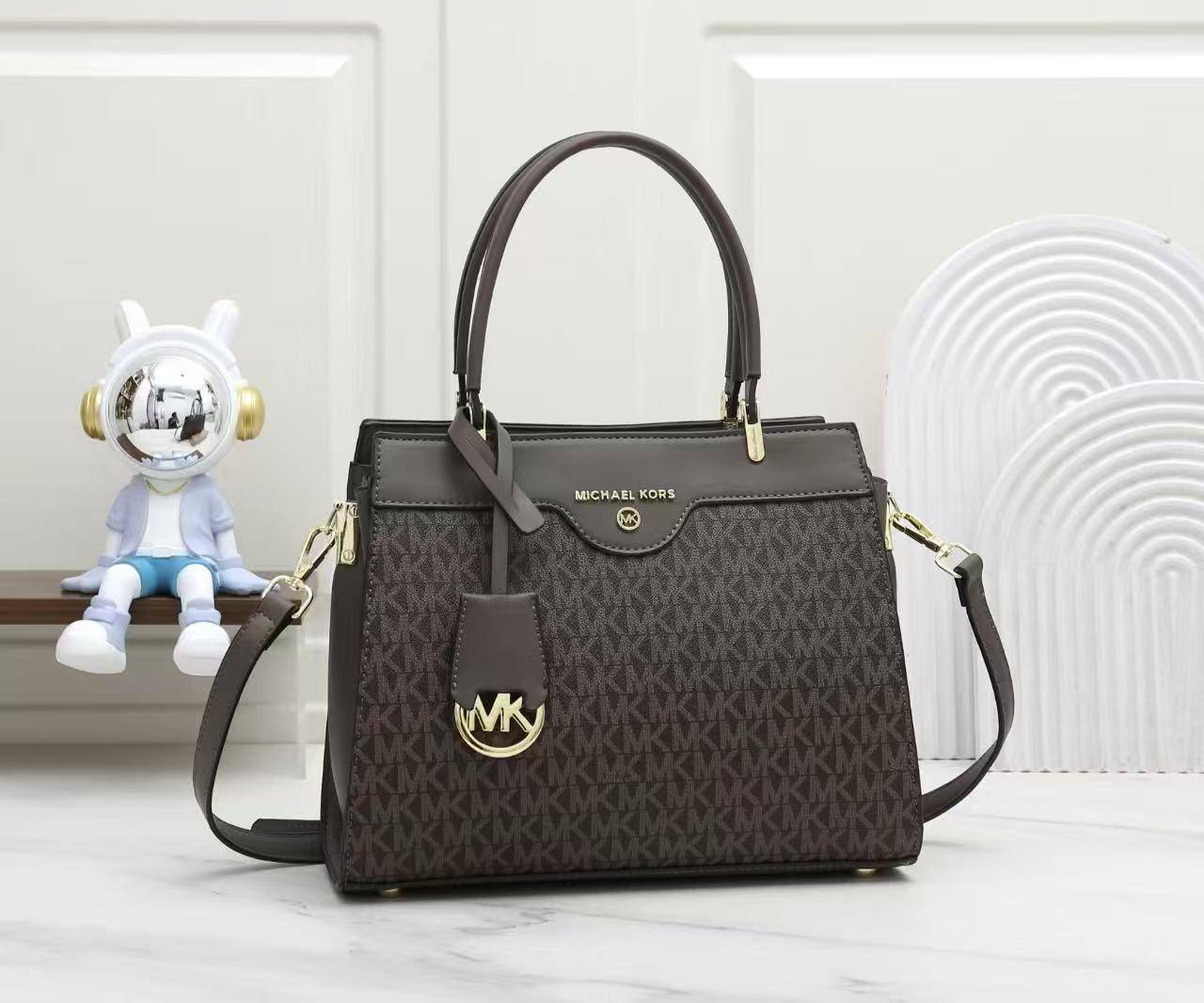 MK
Size :28cm
95 dhs🪙🌨️

Zain09
♥️♥️♥️