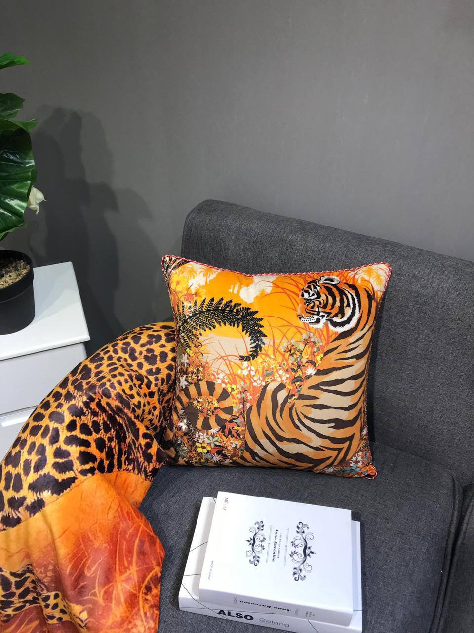 Master 
Pillowcases 
Size 45*45 
50 dhs❣️

Zain99
♥️♥️♥️