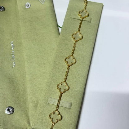 VCA 
Bracelet 🦋
Master quality 💯
With normal boxes 🗃️ 
75 dhs✅

With master box 📦 
120 dhs✅

Zain216
♥️♥️♥️