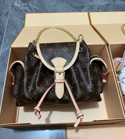 LV
GOOD QUALITY WITH BOX 
120 dhs💓

Zain17
♥️♥️♥️