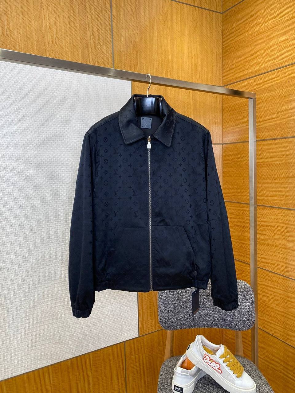 *LV*
Men’s Reversible Jacket
Master Quality 
SMLXLXXL 
850 dhs🪙🌨️

Zain276
♥️♥️♥️