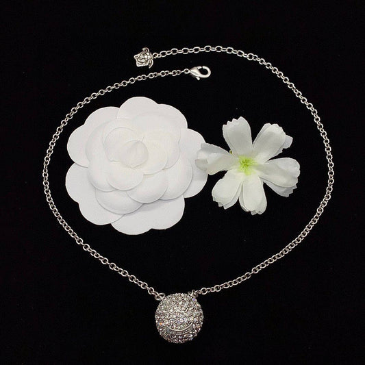 VERSACE 💫  *OFFER*
    _*Necklace*_📿

45 dhs🪙🌨️
*WITH NORMAL BOX AND 
PAPER BAG*📦
🎁🎁🎁

Zain89
♥️♥️♥️