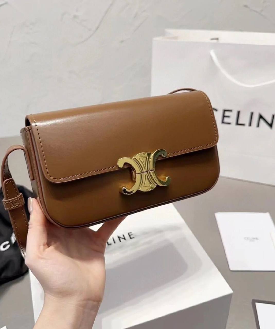 Celine
90 dhs🪙🖤

size:22cm 

with box
🎁🎁🎁

Zain07
♥️♥️♥️