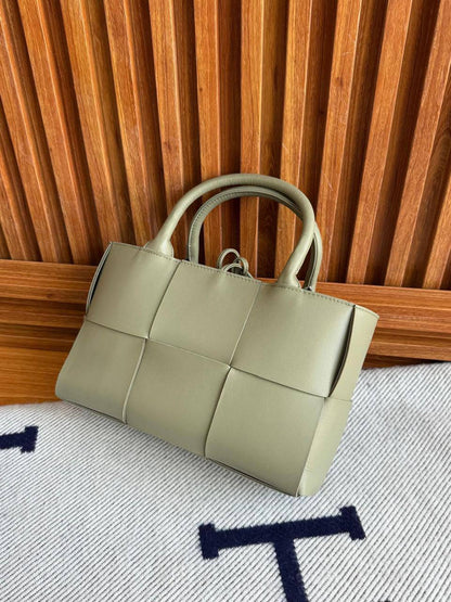 BOTTEGA
SUPER MASTER QUALITY 
AVAILABLE 

For Price 👇 WhatsApp✅
0568585901 
0507557372
0552275751 Owner Zain 👌

Zain322
♥️♥️♥️