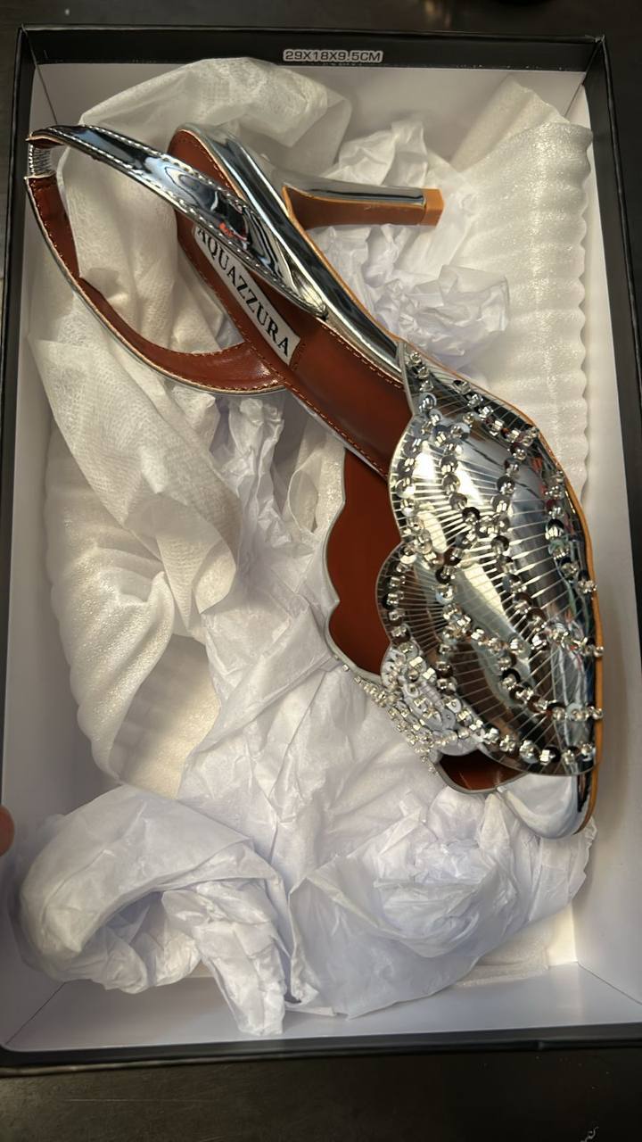 Aquazzura

size 36 to 41
140 dhs✅

Zain146
♥️♥️♥️