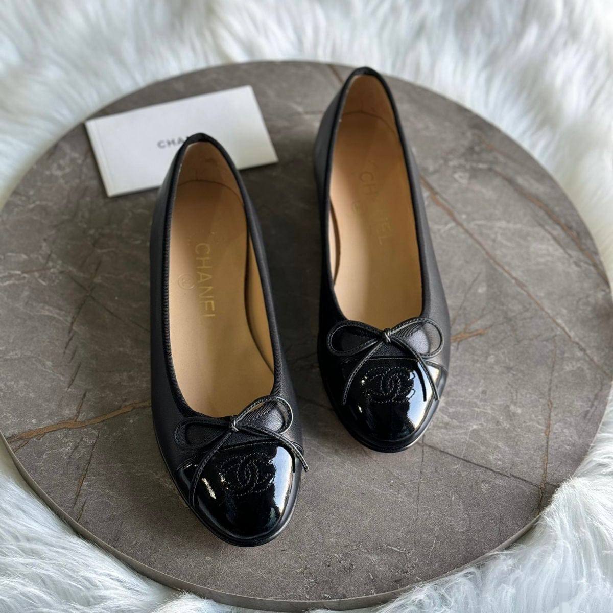 CHANEL
☘️ *SIZE  36  to 41 ☘️       
280 dhs❣️

Zain224
♥️♥️♥️