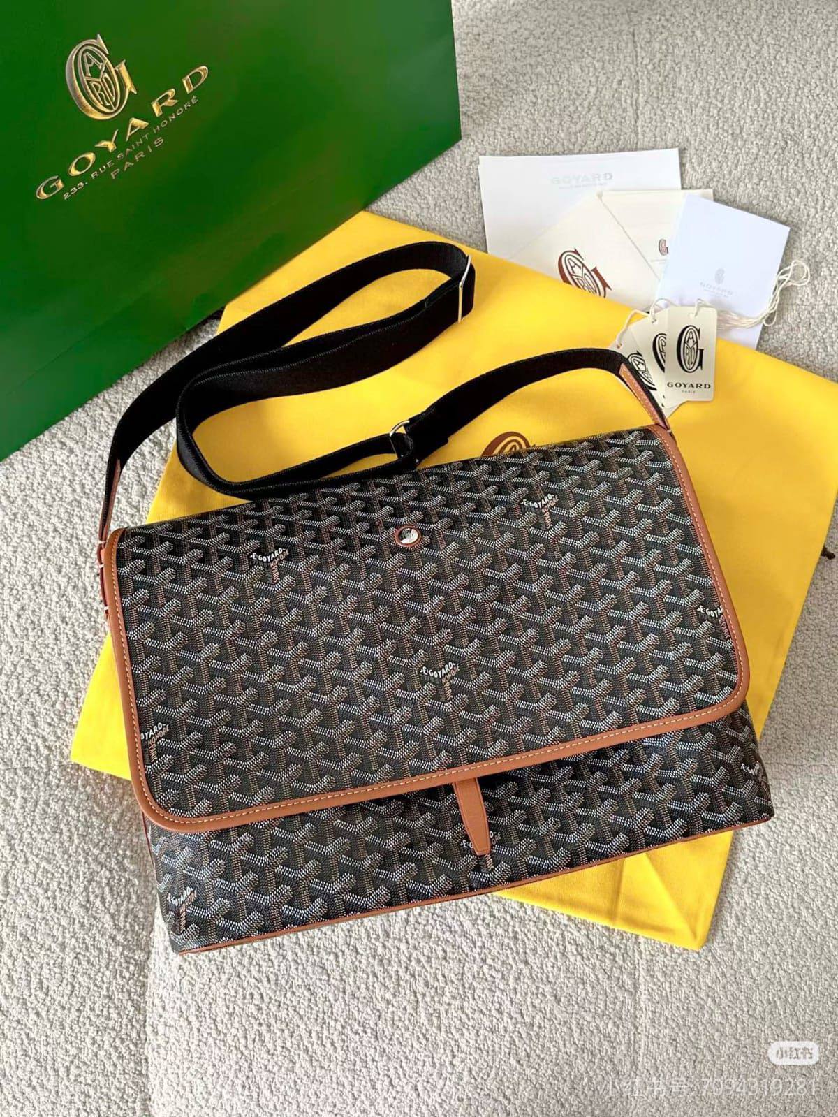 GOYARD 
With Box 
🎁🎁🎁

90 dhs❣️

Zain250
♥️♥️♥️