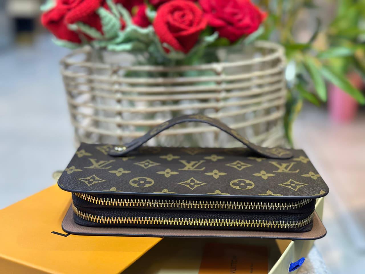 LV
Good quality 
with box
🎁🎁🎁

110 dhs🇦🇪

Zain186
♥️♥️♥️