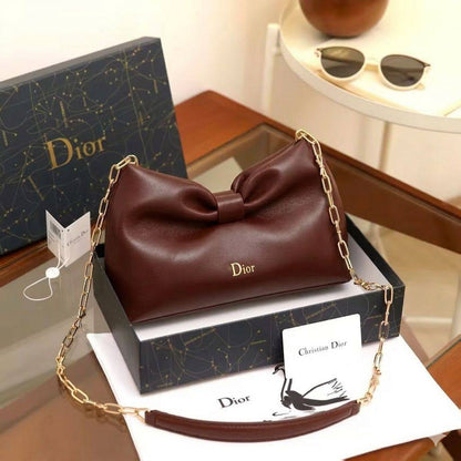 Dior ʙᴏᴡ ᴄʟᴜᴛᴄʜ ʙᴀɢ
ɢᴏʟᴅ ʜᴀʀᴅᴡᴀʀᴇ/ʟᴏɴɢ ᴄʜᴀɪɴ 

ᴡɪᴛʜʙᴏx🎁🎁🎁

ʟᴀᴍʙsᴋɪɴ 
sɪᴢᴇ:26ᴄᴍ
95 dhs✅

Zain56
♥️♥️♥️