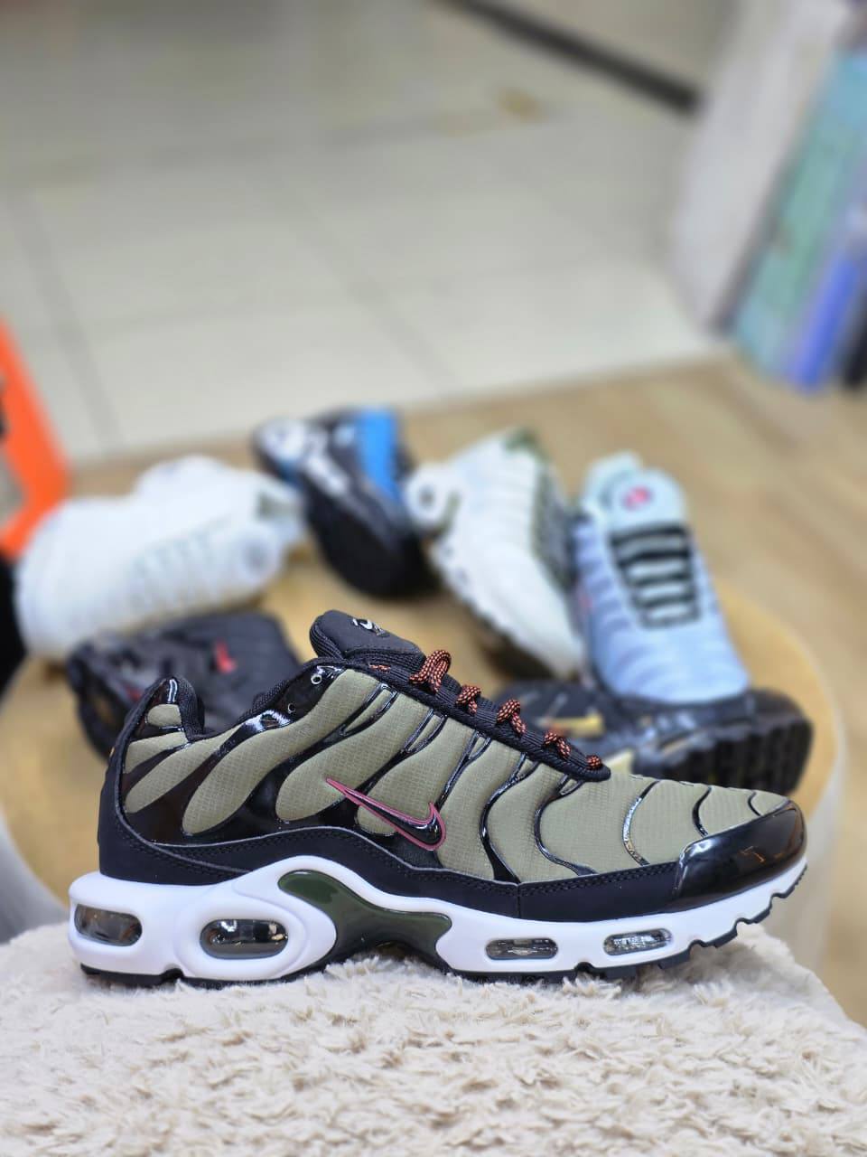 Nike

105 dhs🇦🇪🇦🇪🇦🇪

40 to 45

Zain26
♥️♥️♥️