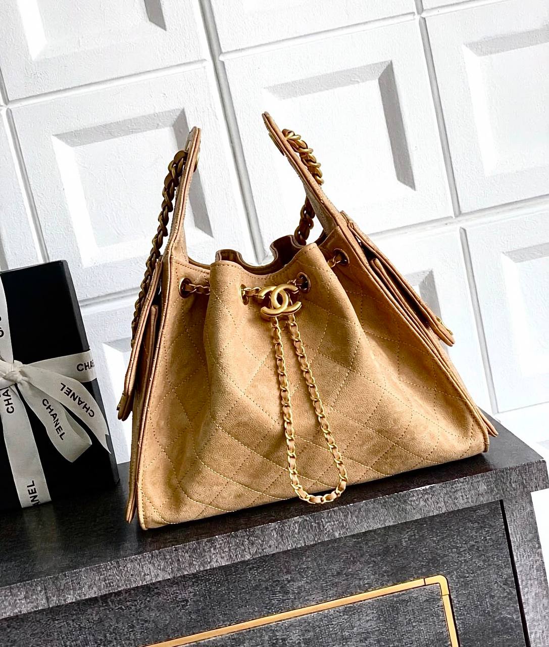 CHANEL 
HIGH QUALITY 
130 dhs🇦🇪🇦🇪
SIZE : 28cm

Zain295
♥️♥️♥️